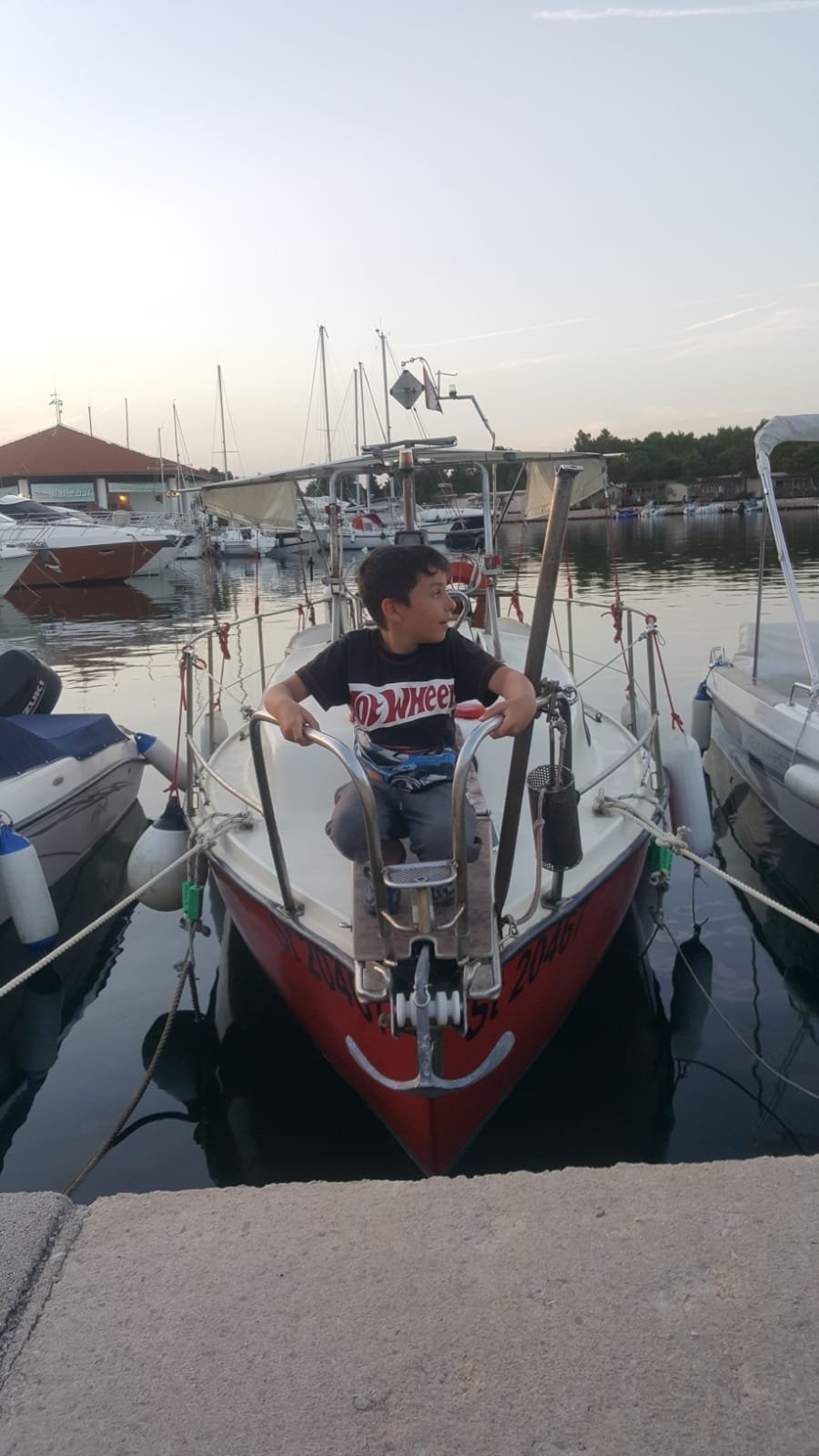 copil pe barca